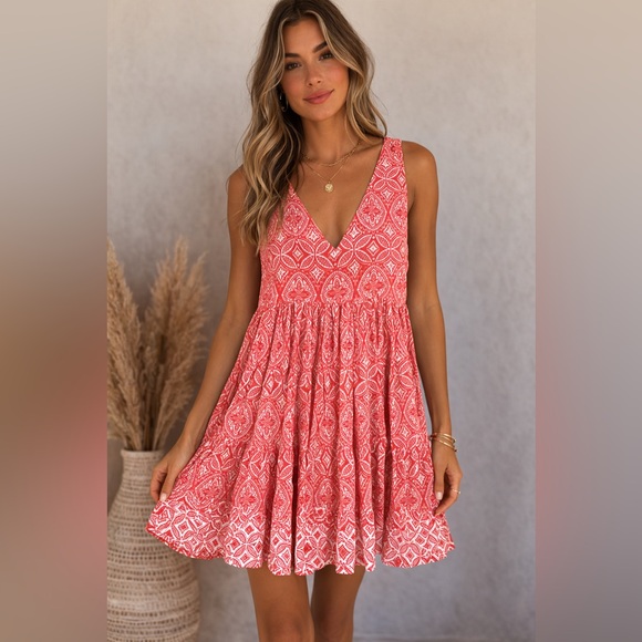 Sincerly Jules Dresses & Skirts - 🌺Sincerely Jules Coral Print V-Neck Sundress